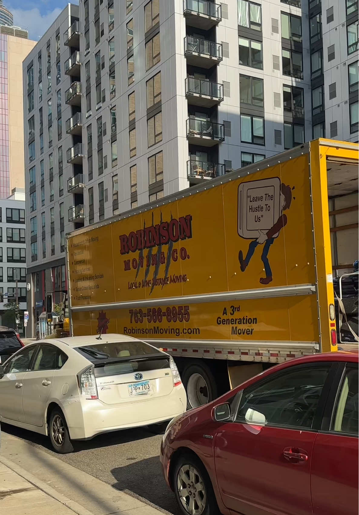 Such a stress free day! Mention Binta’s Budget for 25 free boxes or 5% off your next move with Robinson Moving! @Robinson Moving   #firstapartment #bintasbudget #moveinday #apartmenttour #movingvlog 