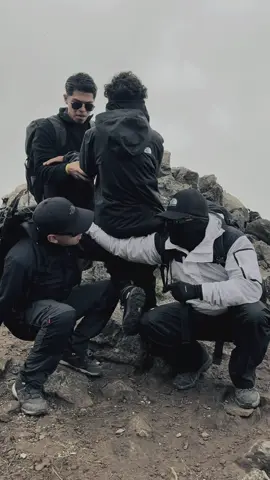 Que buena vibra de mi team  ¿Quién más para trepar cerritos?⛰️✨#FotoRandom #trepacerros #hikking #montaña 