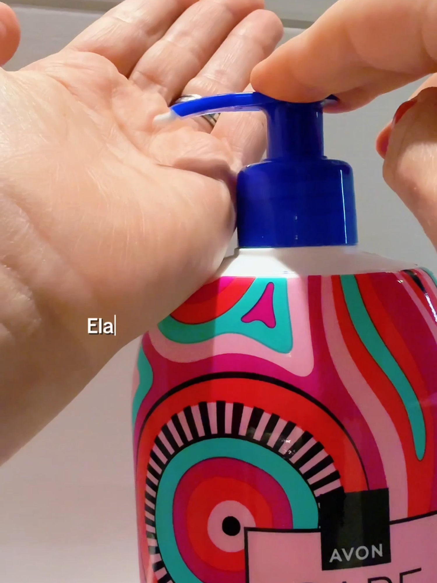 Sua saúde é prioridade! 💖A Loção Corporal Avon Care 700ml é sua aliada no #OutubroRosa. Com ela, você se cuida e apoia uma causa gigante: 100% do lucro da venda é revertido para a saúde e direitos da mulher! Consultora de Beleza: @ninamarchetto #avon #outubro #outubrorosa #avoncare #saude #saudedamulher #cancerdemama #causa #institutonatura #estarcomelas #consultoranatura #consultora #secuide #setoque #statuswhatsapp#videoprastatus #statusnatura #statusavon