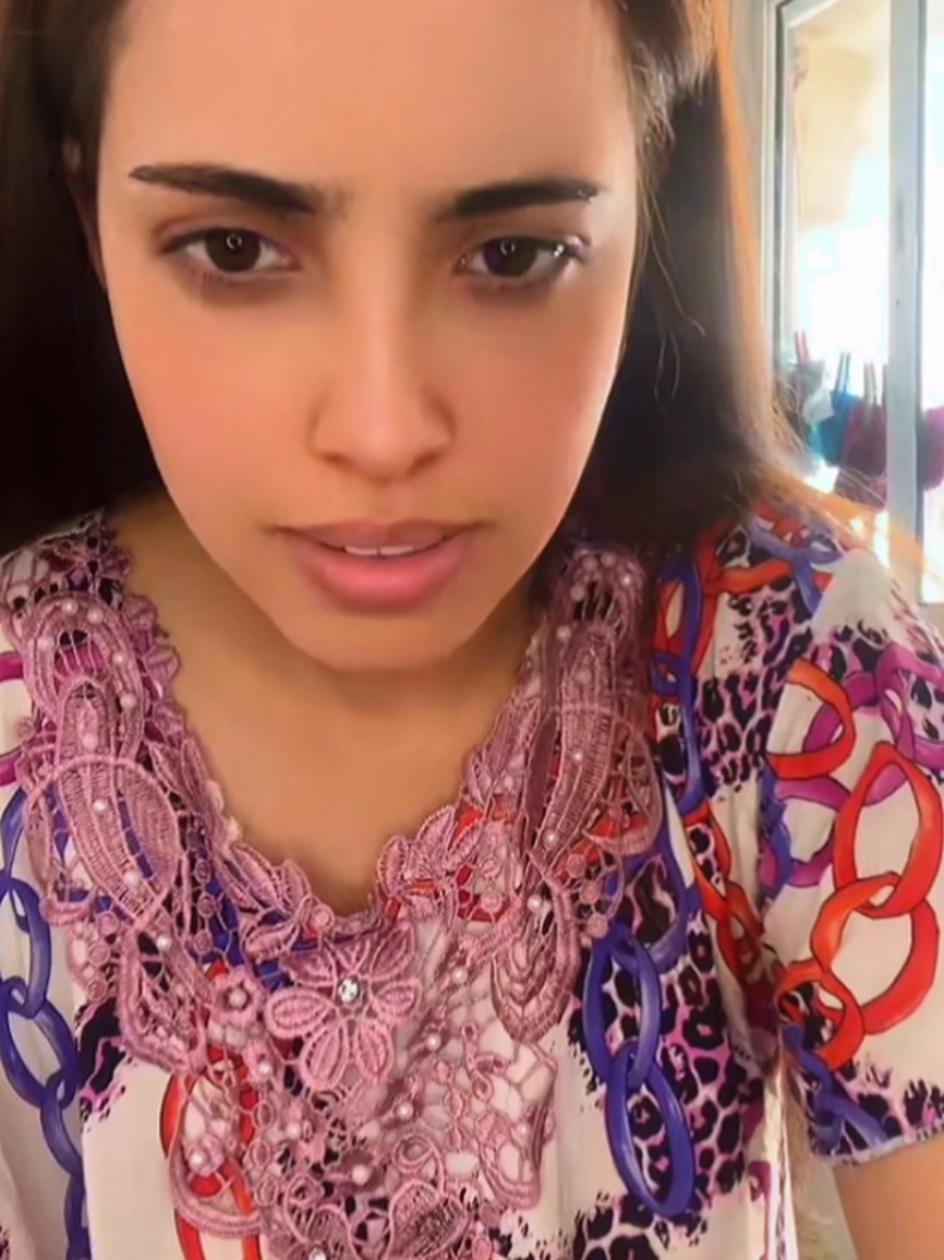 رفعت الستار لكي ألفت انتباهك.. فأنا لا أطيق التهميش..... 