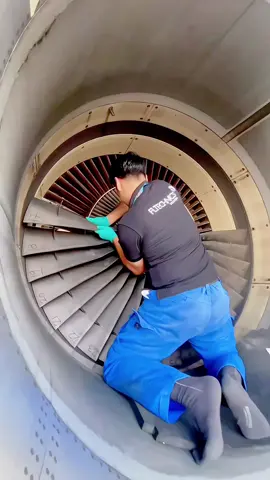 Why replacing one airplane part costs more than a house 🏠✈️ #AviationFacts #Engineering #DidYouKnow #TechTalk #aircraftmaintenance 