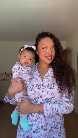 my mini🥹🩷 #mommydaughter #mommyandmeoutfits #mommyandmematching #matchingoufits #OOTD 