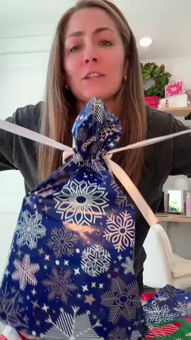 The viral Christmas gift bags 🔥 making wrapping so quick and easy #christmasbags #qvc #christmaswrapping #fypage #fyp 