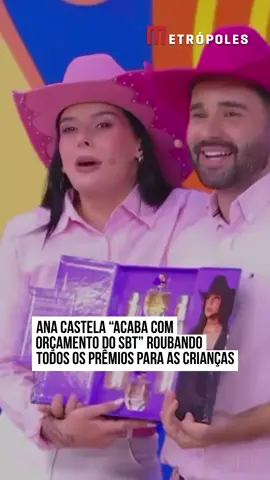 A cantora #AnaCastela segue entregando tudo como apresentadora por um dia do Bom Dia & Cia, no #SBT. Em dinâmica de roleta, nesta terça-feira (7/10), a artista r0ubou todos os prêmios para as crianças não sairem de mãos vazias. #EntretêNews 📹 SBT 