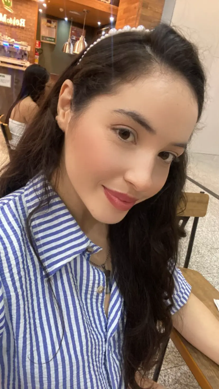 Tem gente que acha que autocuidado é só skincare… pra mim, é tomar meu drink azulzinho e ficar em paz com a mente 🩵 #momentorelaxei  #MenteLeve #AutocuidadoReal