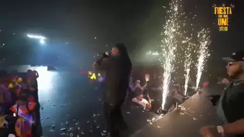 En definitiva esta canción es una locura  L O S   T O M B O S   R E M I X