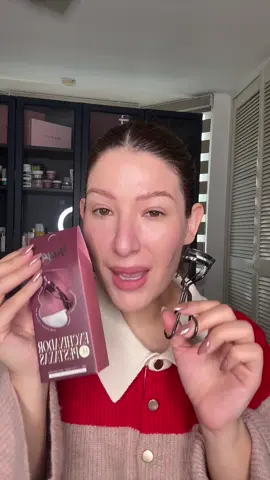 Rizador de pestañas SHISEIDO VS YUYA 👀👀👀 #pestañas #shiseidoeyelashcurler #yuya #pestañaslargas #BeautyTok 