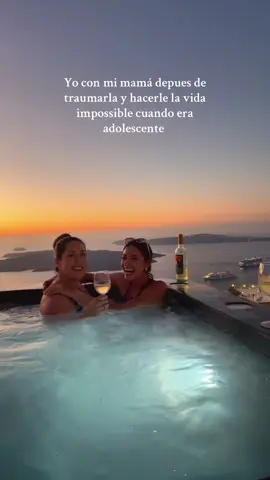 Me dijo “Ahí vienes con tus mamadas” 😆🤣 TE AMO MAMÁ ❤️ #santorini #greece #girlstrip #mamasgirl 