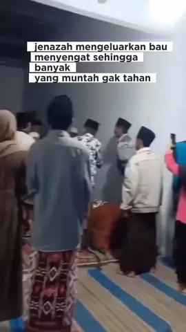 jenazah mengeluarkan bau tak sedap #fypシ゚ #fyp #hantu #serem #merinding 