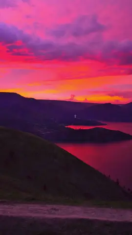 Apotik tutup gada obat                      Sunset holbung❤️❤️❤️#bukitholbung #fyppppppppppppppppppppppp#samosir #sumut #sunset 