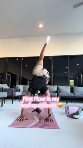 This account is going to turn into my yoga diary lol #tallgirl #yoga #flow #vegas 