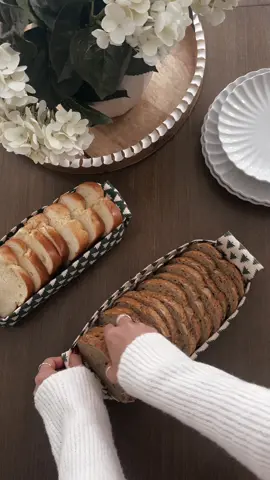 Turn your tea towels into cute bread baskets for the holidays  . . . . . #christmas #christmasdecor #teatowelbreadbaket #tipsandtricks #kitchen          