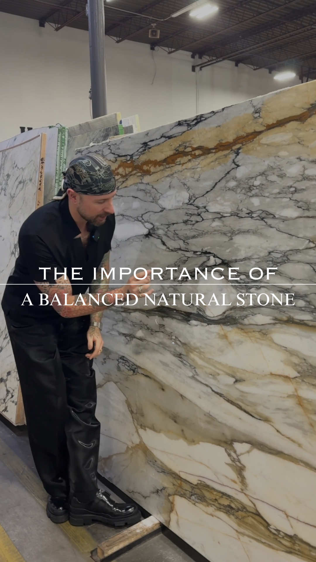 Balance in a slab isnt just about the veining, it’s also about the color. Remember when a slab gets fabricated, you are no longer looking at the entire piece, but pieces of it fitting together. You want to make sure there is a blance of both warm and cool tones that make it versitile in any space.  Showroom: @Encore Stone Studio  . . #DIY #interiordesign #homerenovation #marblekitchen #foryou
