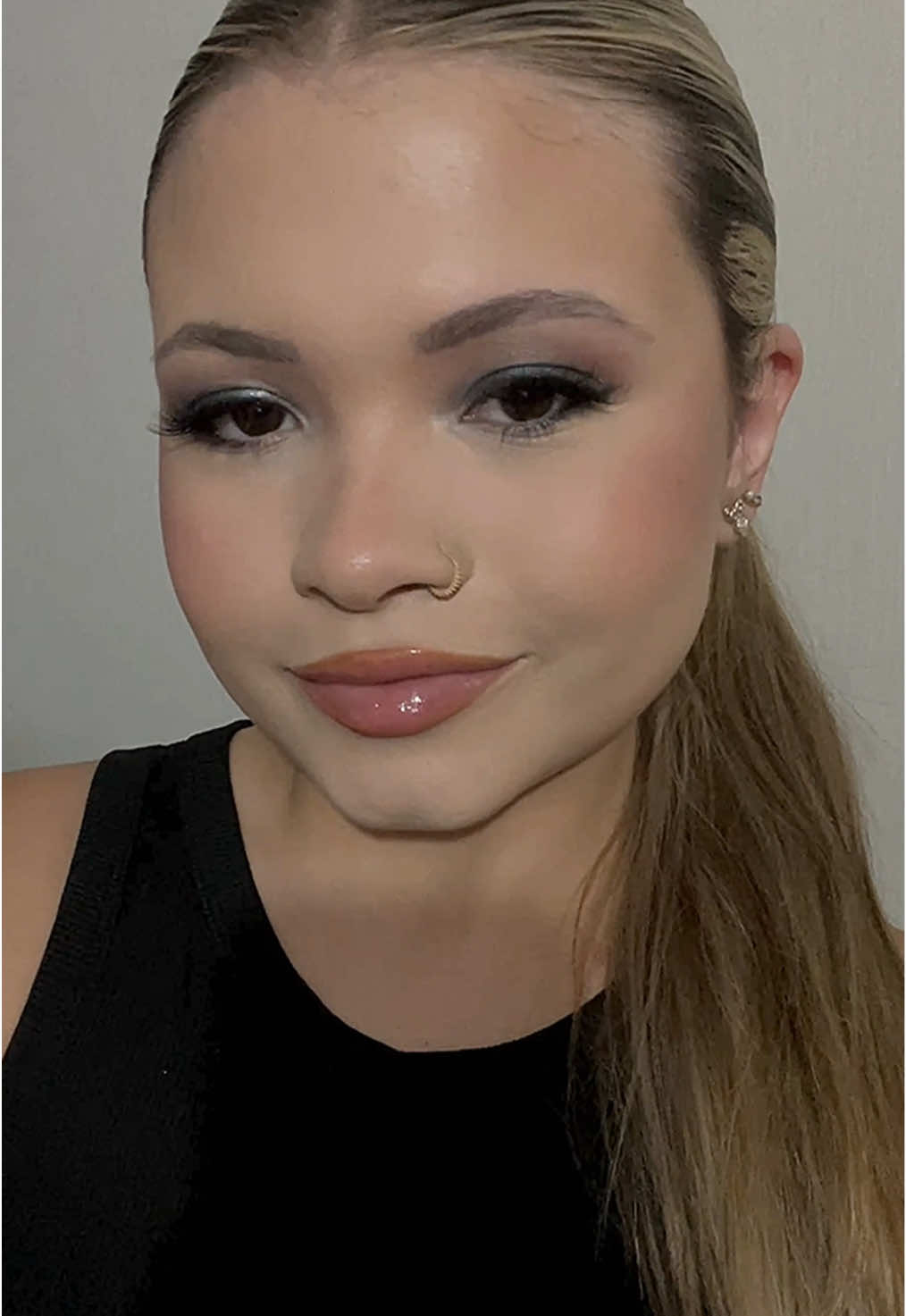 maquiagem com olho preto🖤