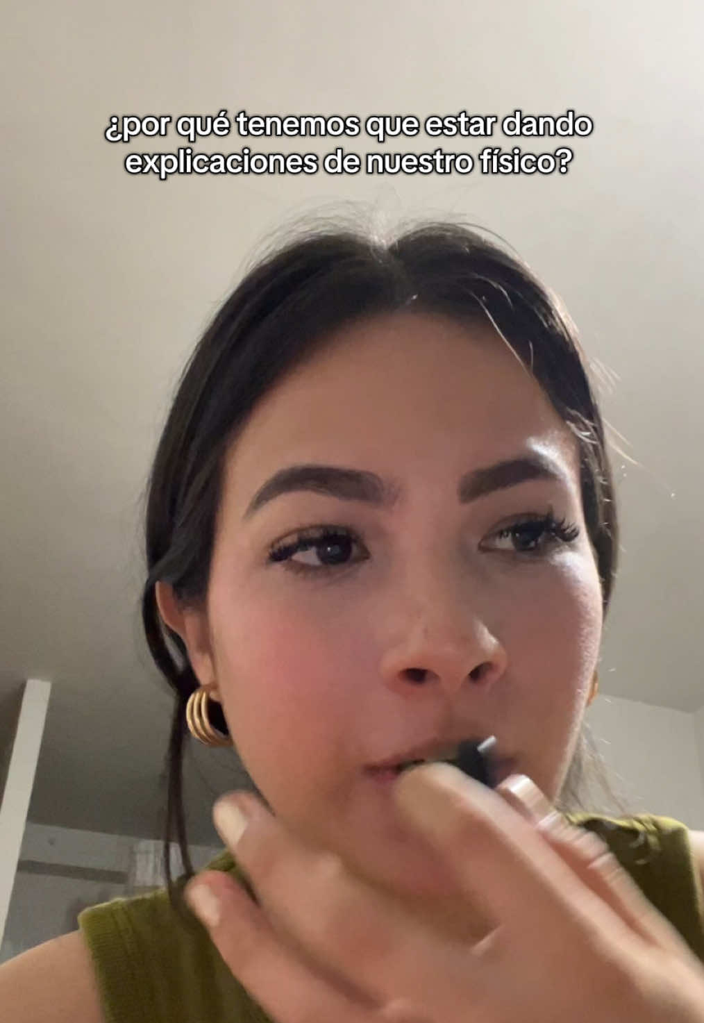 no solo pasa con nicole figueroa, pasa contigo, conmigo. en redes, en persona. ya podemos dejar de estar dando opiniones del físico de las demás personas? 😵‍💫 ig: madimelendez 