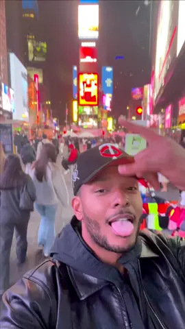 Survived day one in NYC. Volunteered, ran in central park, and ended the night calling somebody  Holiday Heart 😩.#newyork #spendthedaywithme