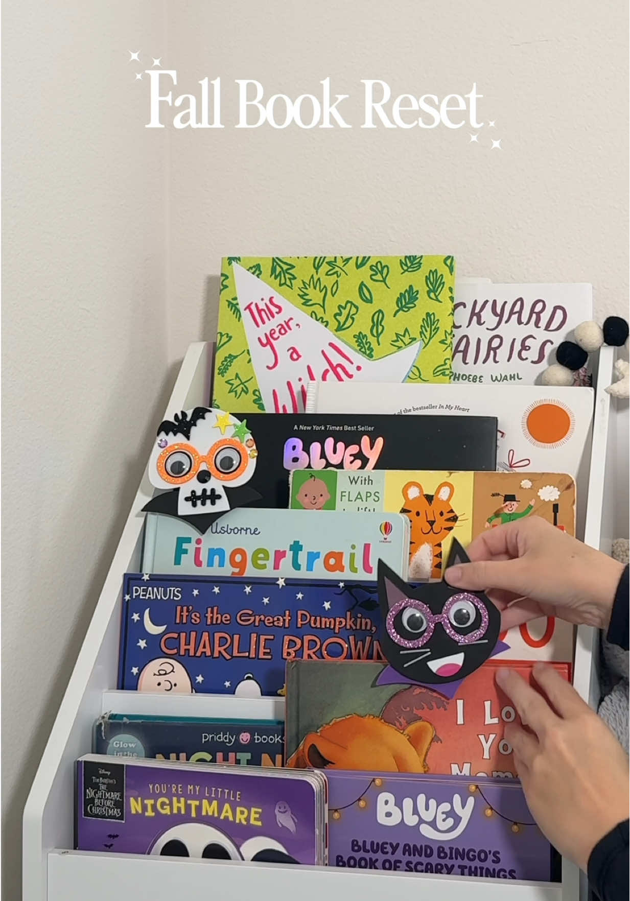 🎃 The cutest fall reset: Halloween reads edition. What Halloween books are in your rotation this fall?
