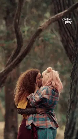 Luna e Flora me deixaram com calor aqui 🥵 #VermelhoSangue #lgbt #lesbica #tiktokmefezassistir 