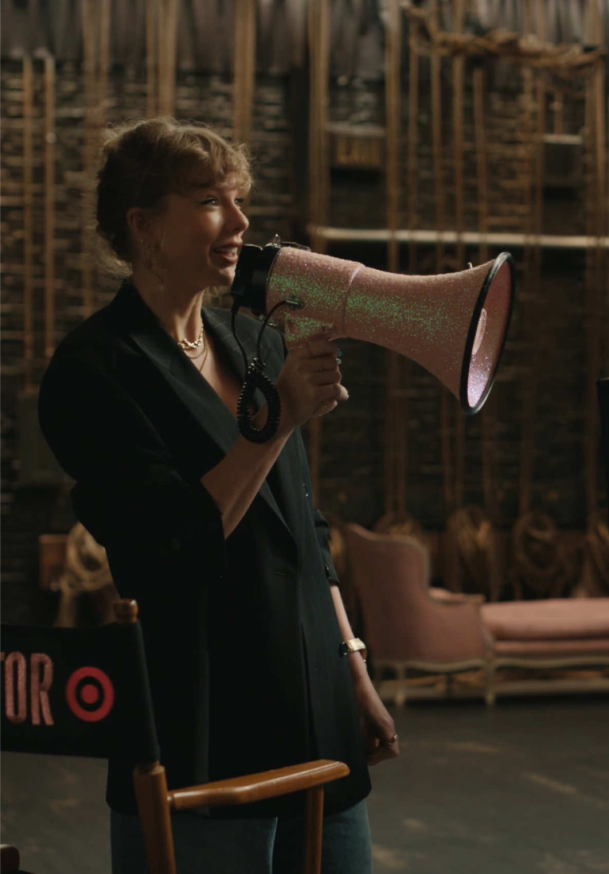 We’re not a director, but allow us to direct you to @target to shop exclusive #TSTheLifeofaShowgirl The Crowd Is Your King Edition on pink shimmer vinyl while supplies last! 💖 (And maybe you can pose with the giant poster instead. 😬)