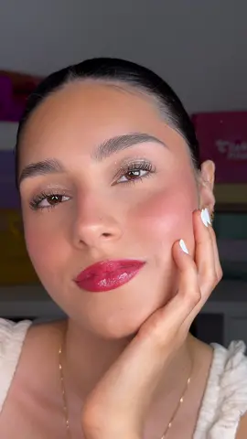 Nuevas sombras líquidas Glimmer de @Revlon Cosmetics color 201 @CXS #revlonpartner #communityxseen #revlonxSEEN 
