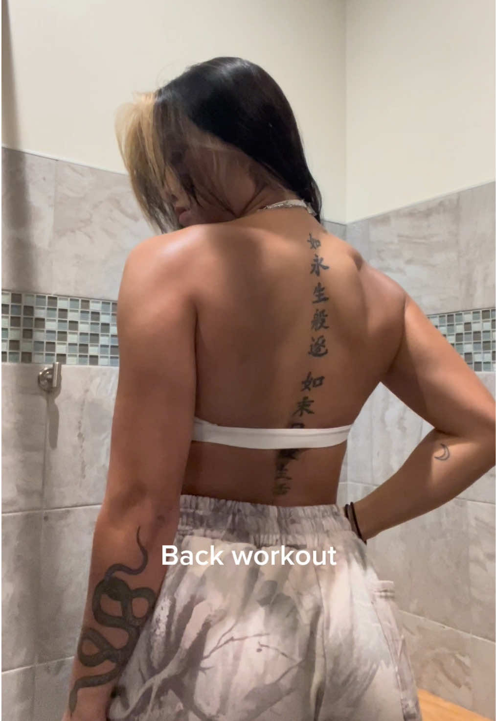Bicep curls too but I didn’t film them 🥺 #backworkout #gymgirl #girlswholift #pullworkout 