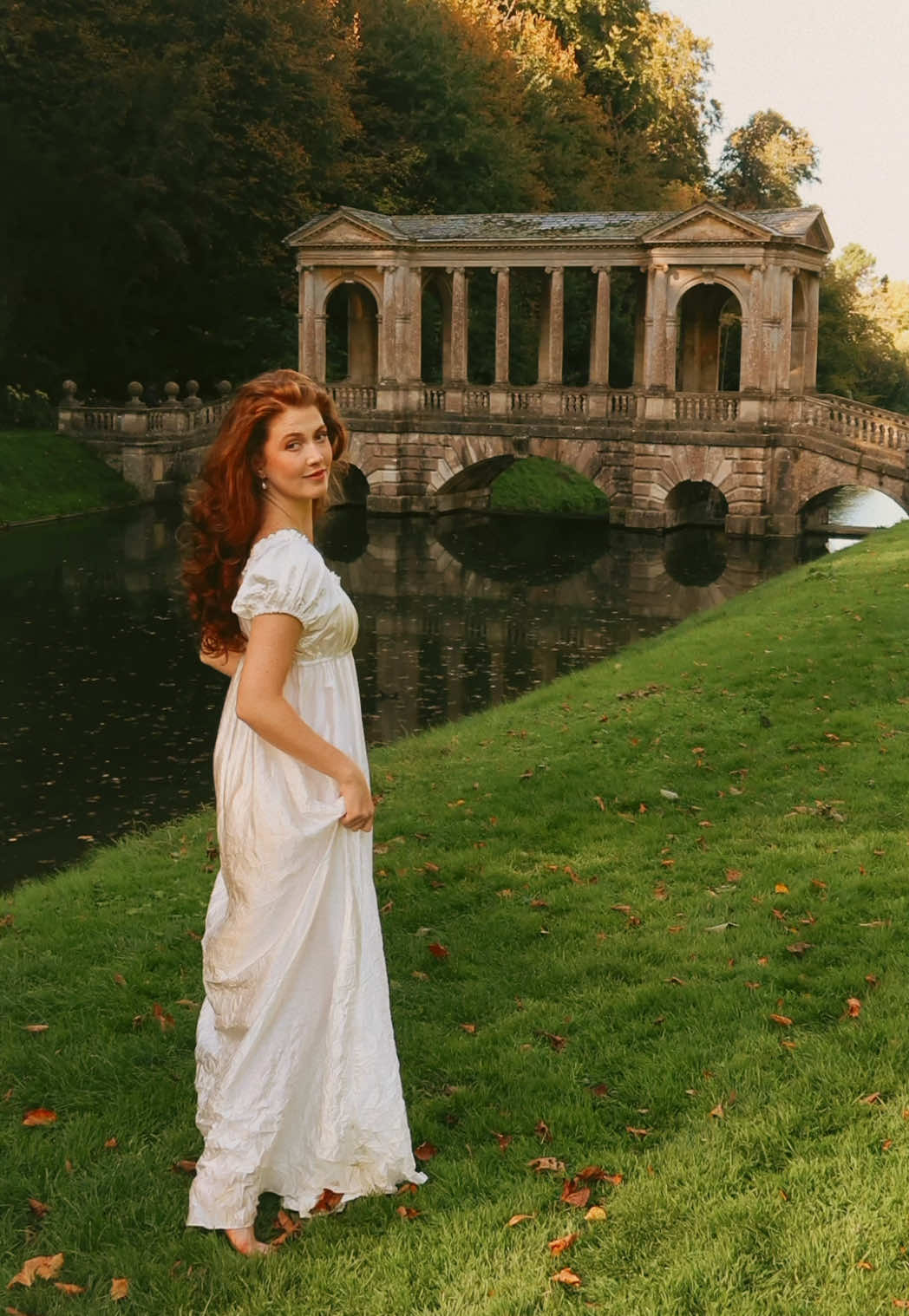 Feeling like a Jane Austen character in England 📖 Had to visit Prior Park- The overnight hair bun curls never let me down  #prideandprejudice #photoideas 