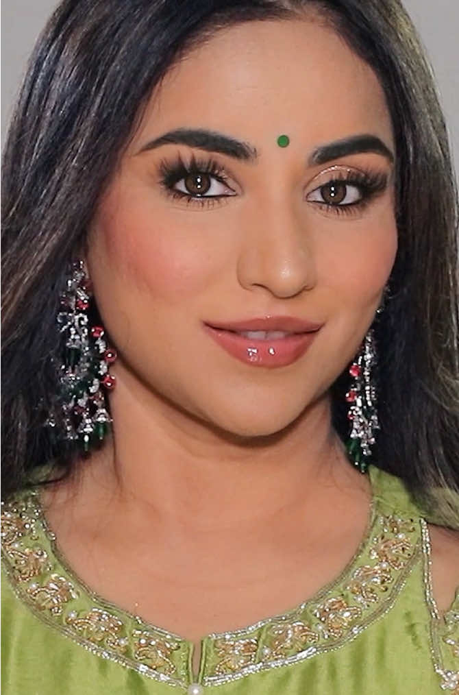 I never thought I’d look good in green, so I don’t have very many green outfits, but i had to try. Diwali Transformed! What do you think? Tut coming up 💕 #indian #Diwali #makeup #makeuptutorial #makeuptransformation 