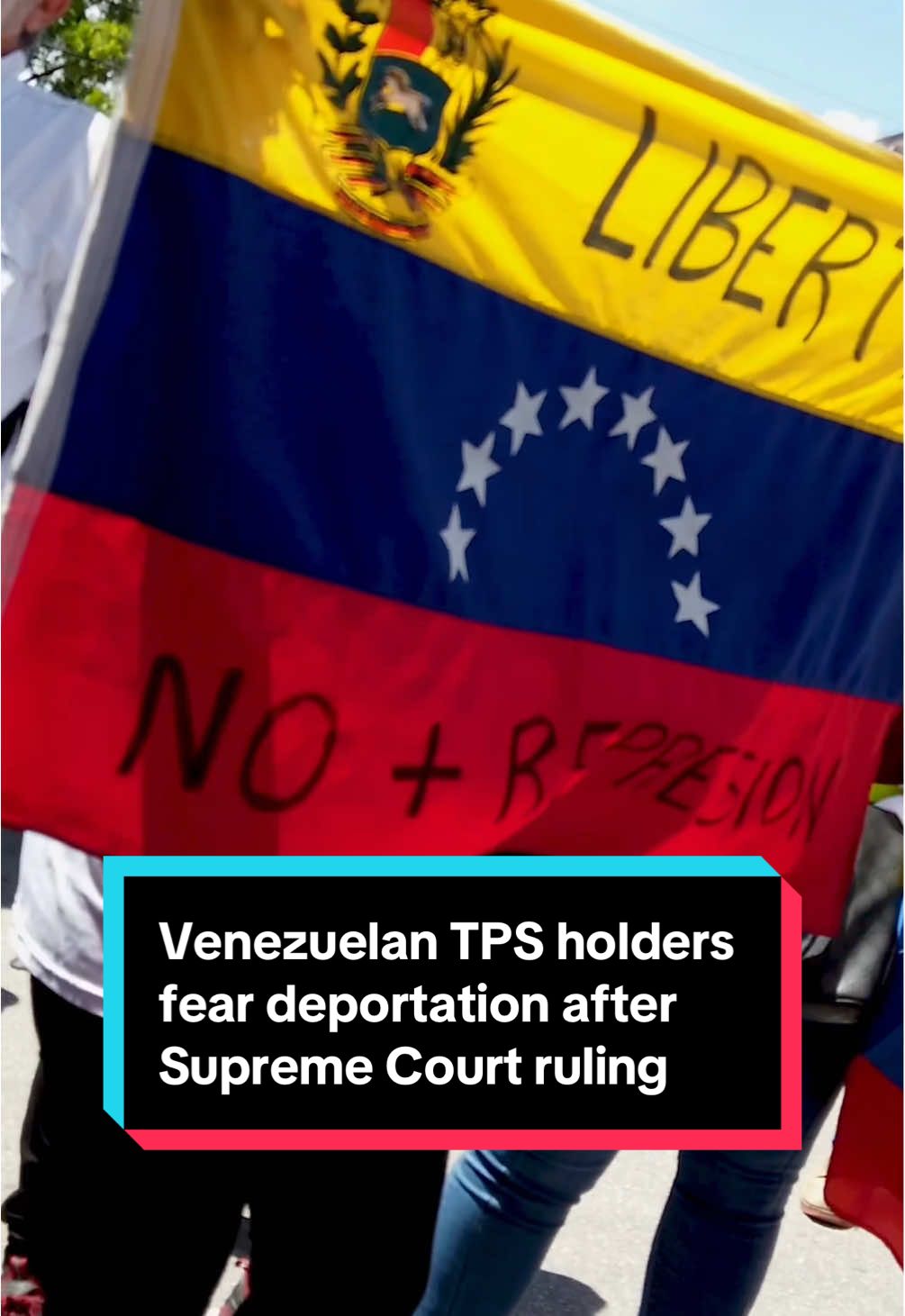 Hundreds of thousands of Venezuelans living in the U.S. under Temporary Protected Status (TPS) now find themselves in limbo following a new U.S. Supreme Court ruling authorizing the Trump administration to resume deportations while a lower court reviews the case. Many of these individuals reside in South Florida, including Maximiliano Hernández and his family, who say they are compliant, working and fearful of being uprooted from the life they’ve built. Immigration advocates warn that after a 60‑day grace period ends on Nov. 9, about 605,000 of Venezuelans in the U.S. could face detention and deportation if they lose protections. Congresswoman María Elvira Salazar has urged reconsideration of enforcing mass deportations, pointing to the political instability in Venezuela and the impact on families rooted in the U.S.