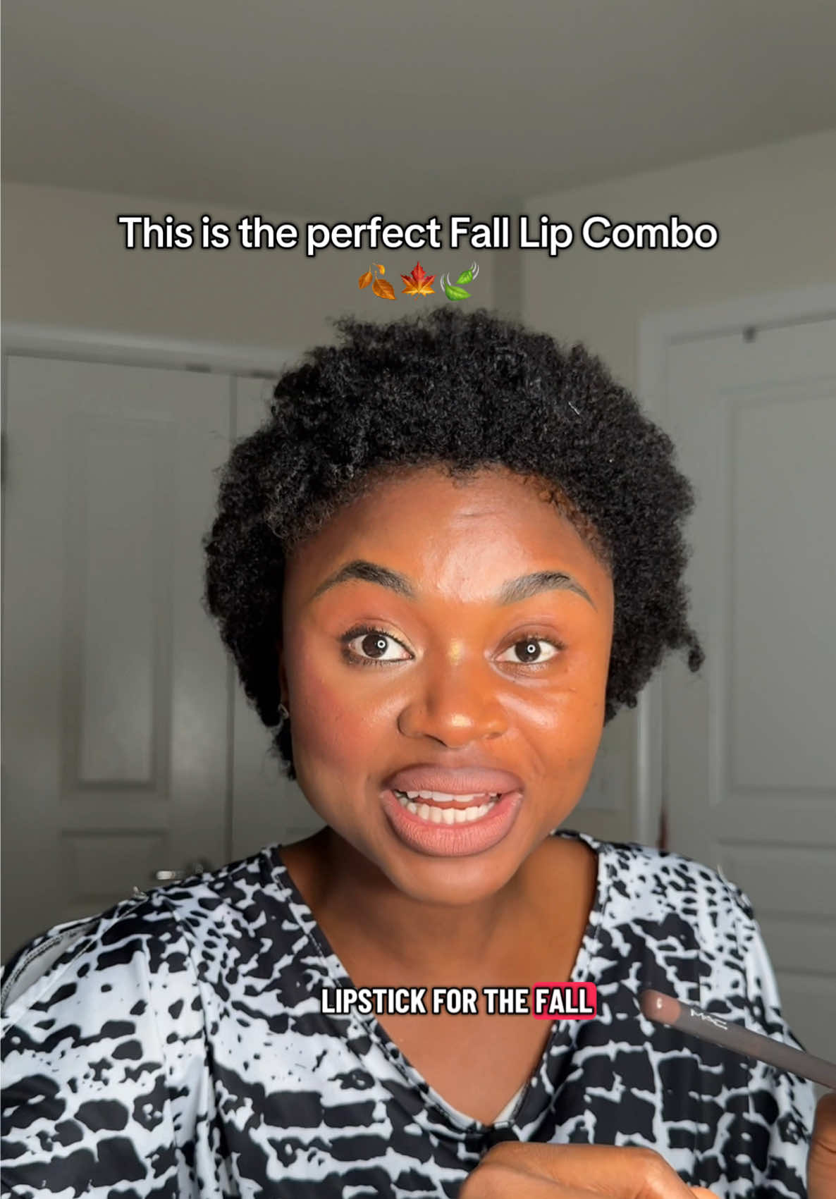 This should be your fall lip combo. I use the @M.A.C Cosmetics Store Mac cosmetics creamy lip liner in chestnut and @Haus Labs Haus labs Le monter lip crayon in peachy honey.  #falllipcombos #macchestnutlipliner #lemonsterlipcrayon #blackgirllipcombo #aishaskns 