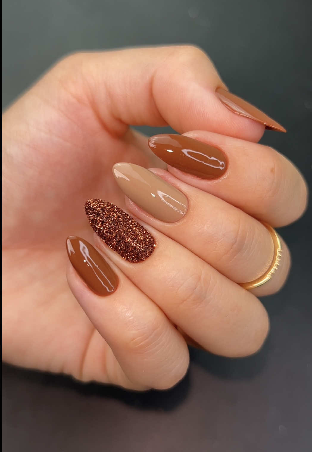 Olha que linda essa inspiração de Unha Marron usando a nova coleção da Impala 🤌😍 Me conta, o que você achou? 🤎 Usei • minha vibe  • aconchego • top coat efeito gel dailus ID coleção: CLAPSS-SW7T @Mercado Livre  ✨ Dia 10/10 é data dupla no mercado livre e as promoções duram apenas 24h! Acompanhe as datas duplas mensais para não perder nenhuma oportunidade, são milhões de reais em cupons, ofertas por tempo limitado e frete grátis a partir de R$ 19. #nails #unhas #esmaltacao #DataDupla #MercadoLivre  