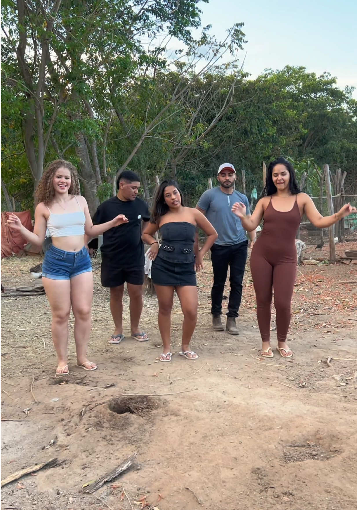 CHAMA NO PASSINHO 😂😍 #passinho #piseiro #fyp 