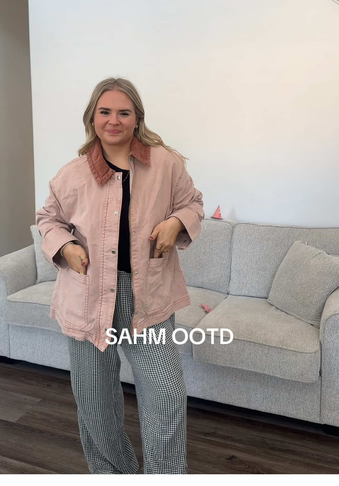 SAHM OOTD! Obsessed with the pink barn jacket!!! Can I wear it with every outfit? 😍 it’s a little bit cooler today so I finally can wear it!! #sahmootd #OOTD #fallfashion #momtok #fyp 