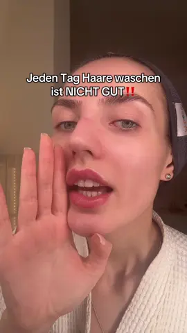 JEDEN TAG HAARE WASCHEN IST NICHT GUT FÜR DEINE KOPFHAUT UND FÜR DEINE HAARE!! I said what I said 🤷🏼‍♀️  #hairtok #hairwashroutine #hairproducts #shampoos #HairCareTips #hairoilingtips #hairgrowthtips #hairproblems #frizzyhair #itchyscalp #scalpscrub #silkyhair #howtowashyourhair #howtogrowyourhair #growhairfast #hairwashmistakes  