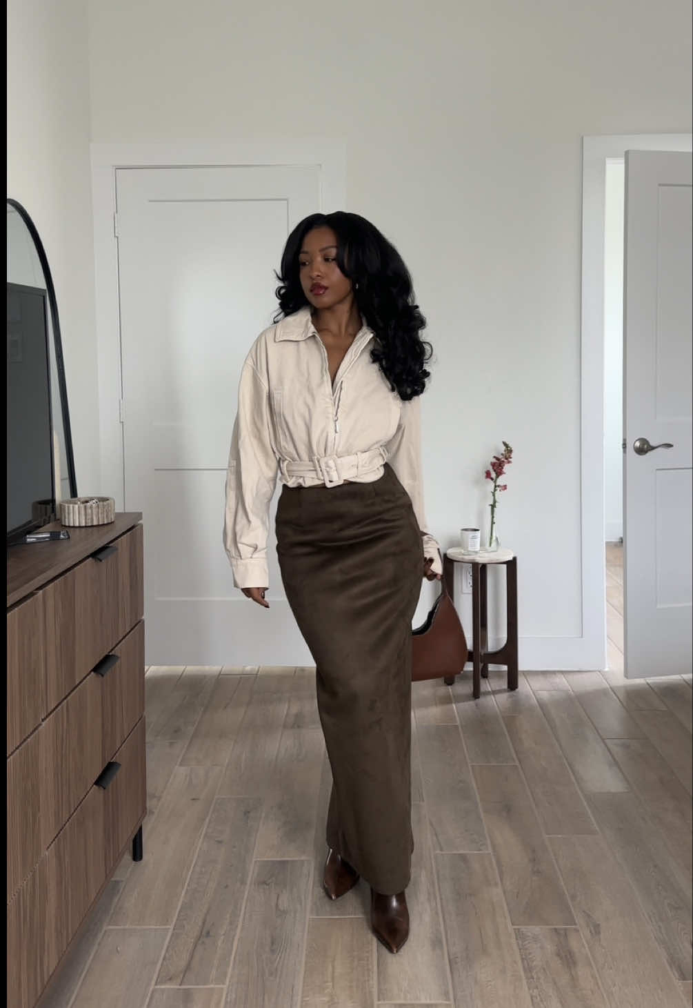 Kicking off a little fall outfit series for October 🍂. Starting with this look from @Meshki . Boots from @nakdfashion  #falloutfitinspo #fallfashioninspo #brownoutfits #meshki 