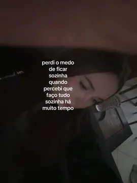 E finjo que nao me importo em estar sempre sozinja, mas doi #pravoce #pravoceforyou #fypシ゚ #frase #fypviral 