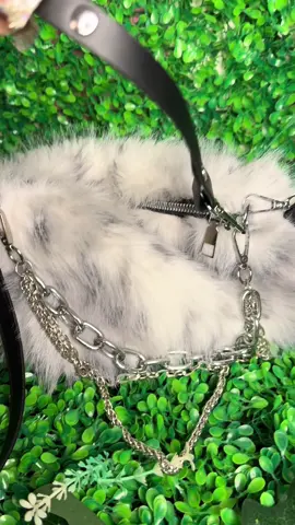 Cute fur purse 🫶🏾💕 #furpurse #tiktokpurses #purses 