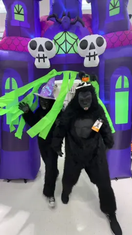 come on!😝🦍 @superdupersigma4 #fyp #halloween #comeon #gorilla #dance 