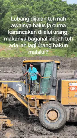 Lubang bukan sembarang lubang#fouryoupage #fyp #jalan #grader #tambangbatubara 