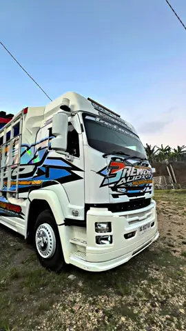 BJ HUNTER jan suangar, gedung tah sound iki #karnavalgampingan2025 #gampinganpagak #foryoupage #fypシ゚ #karnavalgampinganpagak @BJ HUNTER PROduction 