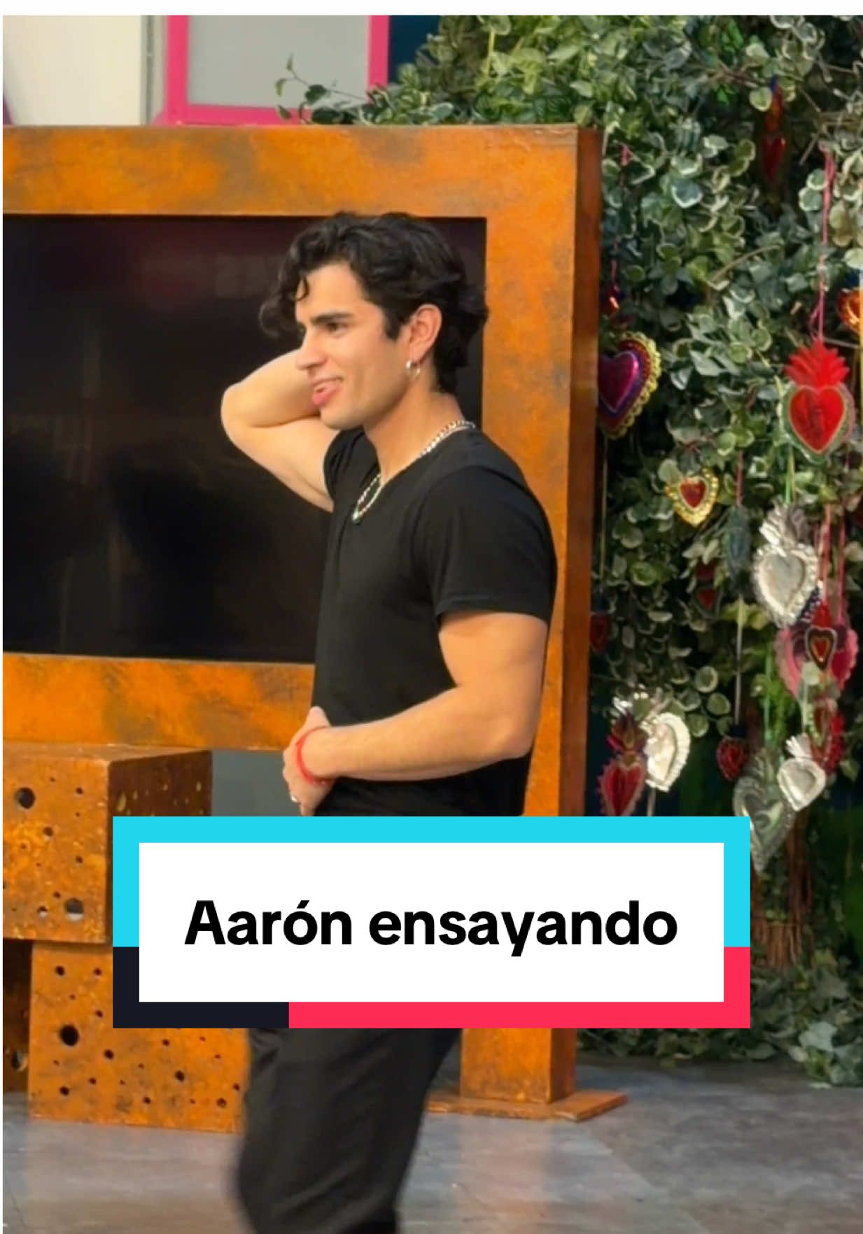Ya empezaron los ensayos para el opening de #LasEstrellasBailanEnHoy y @Aaron Mercury no se queda atrás 🔥🍍