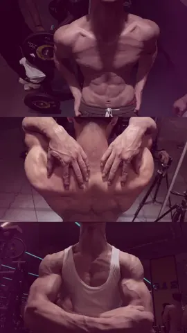 حتى البوسه تحير 🌚 #عضلات #fyp #tiktok #Gym #اكسبلور 