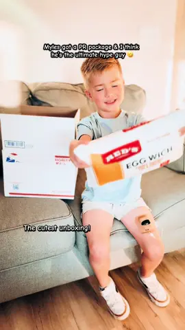 I just don’t know if a PR/brand unboxing could be any cuter! This boy loves a @Red’s Foods eggwich for breakfast every morning. And I’m a happy mama bc he loves them AND it makes for a nice steady blood sugar all morning; a type 1 diabetes win! Thank you Red’s for sending Myles a fun surprise! I hope this video brings your office some laughs. ❤️ #type1diabetes #t1d #nutrition #lowcarb #unboxing 