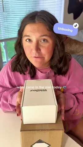 Wish one of those boxes contained something for my frizzy hair... 🙃 #unboxing #mail #packages #prpackage  @Color Wow Hair @wildfleurworld 