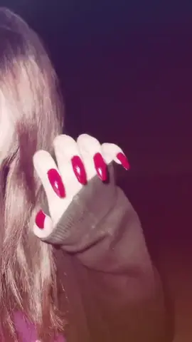 يلا تغزلو بأظافيري #احمر #fyppppppppppppp #مالي_خلق_احط_هاشتاقات 