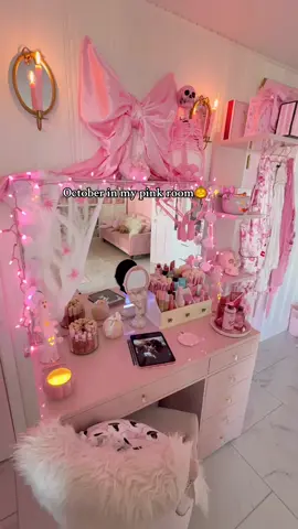 Pink Halloween in my beauty room 🎀🎃✨ #pinkhalloween#walkincloset#pinkroom#roomtourcheck#halloween2025