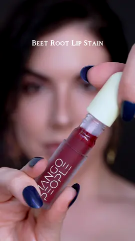 Trying the new @Mango People Hydrating Glossy Lip Stain in the shade Beet Juice (gifted) — this is a very comfortable high pigment gloss that leaves behind a really intense stain #mangopeople #lipstain #glossylips #boldlipstick #vampylips 