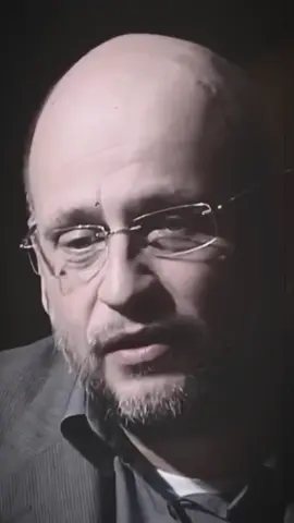 Clóvis disse: 👉 “Ser feliz é gostar da vida que se tem.” ⚡ E isso muda tudo. Se concorda, deixa um 💛 nos comentários. #clovisdebarros #motivacao #felicidade #frases #paravoce