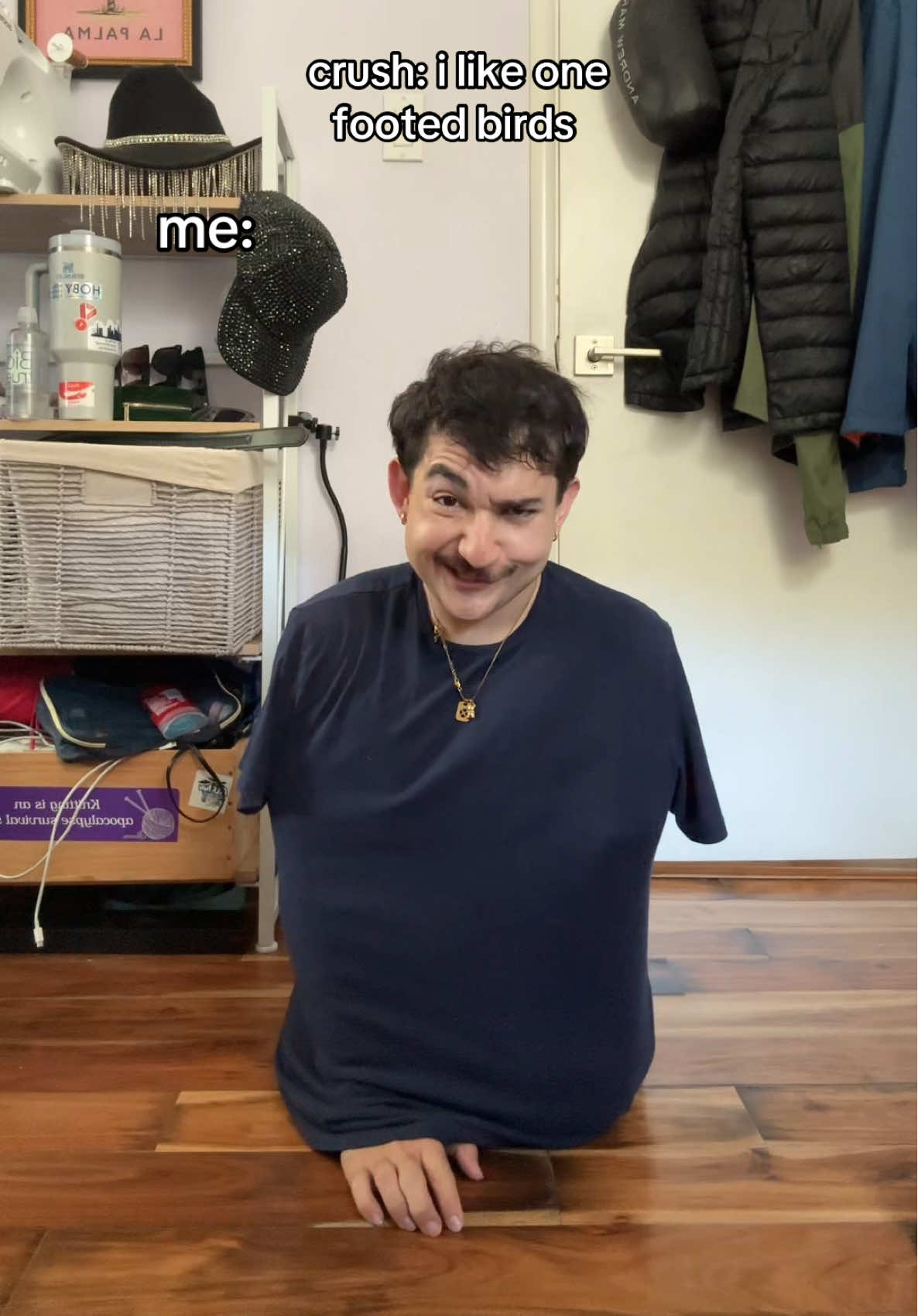 nesting skills go crazy tbh #bird #fyp #onefootbird 