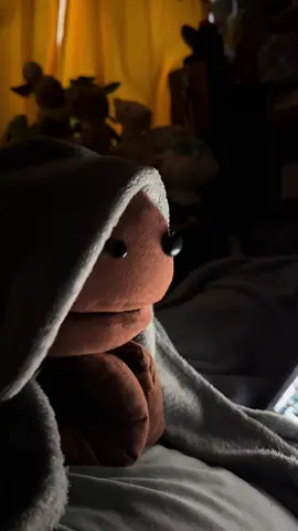 Escuchando por enésima vez el #TinyDesk de @31 minutos  Mi corazoncito de títere se emociona 🥲