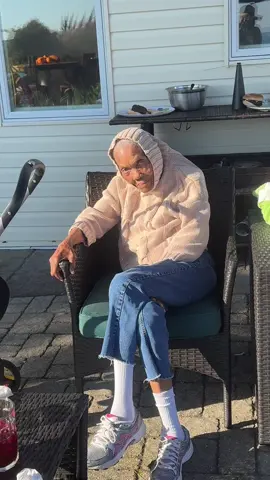 My 97 year old Abuela is the real ET😩🤣💖💖 #etphonehome all love here!! #fyp #foryoupage 
